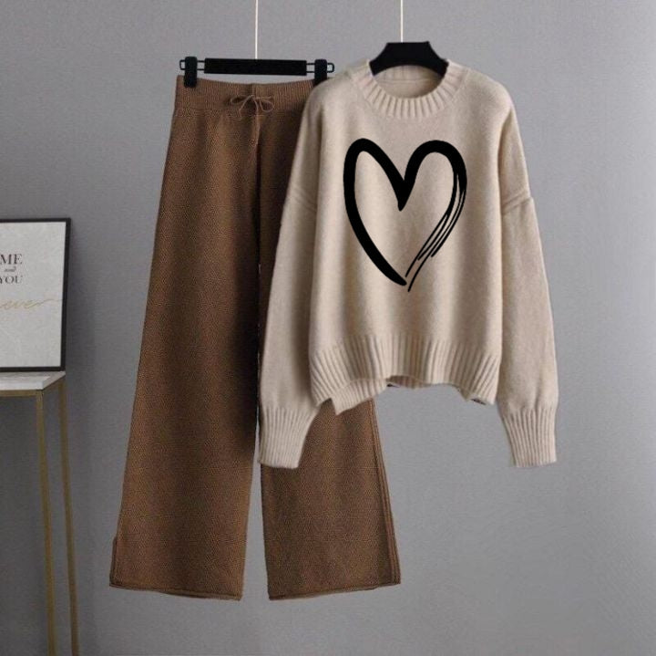 Beige Sweatshirt Shaded Heart with Brown Flapper Trouser